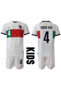 Portugal Ruben Dias #4 Babyklær Borte Fotballdrakt til barn VM 2022 Korte ermer (+ Korte bukser)